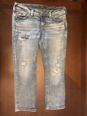 Y2K Silver Jean Co. Light Blue Distressed Women’s Mid Capri